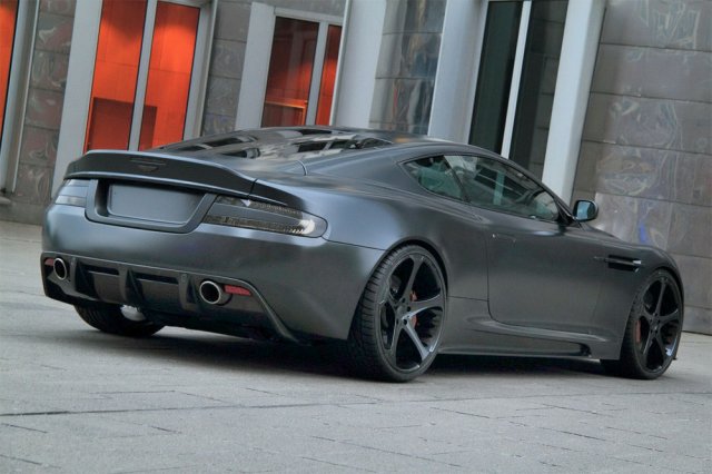 Юбилейният Aston Martin  - сивата фурия