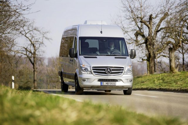 Mercedes представи юбилеен Sprinter