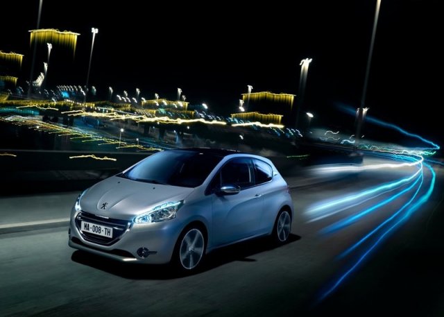 Peugeot 208 остава по-популярен от VW Polo и Renault Clio