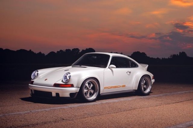 28-годишно Porsche се превърна в уникална суперкола