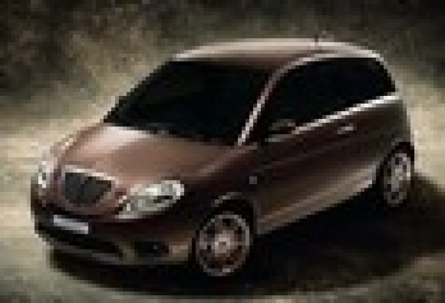 Ypsilon Versus – създаден от Lancia и Versace