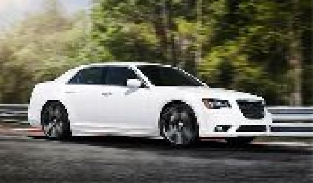 Chrysler представя „горещия” 300 SRT8 