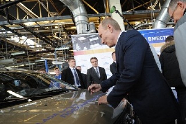 Путин пусна производството на Lada Largus