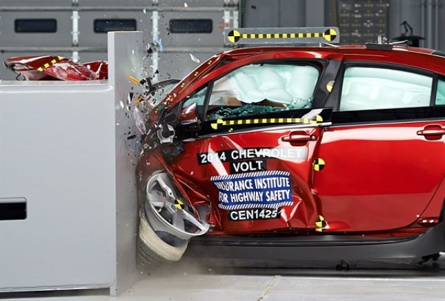 Volt и LEAF доказаха безопасността си