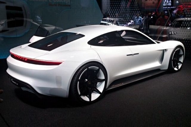 Porsche готви токов удар за Tesla Model S