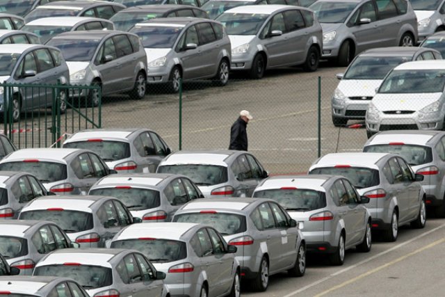 Ford реже 24 000 работни места