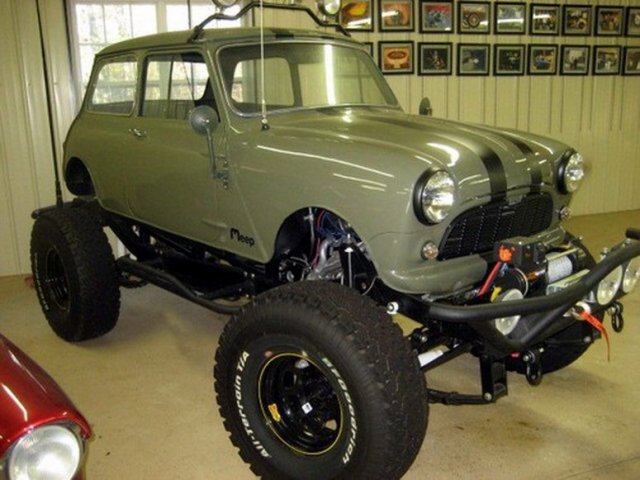 Продават Monster MINI с 5.7-литров V8