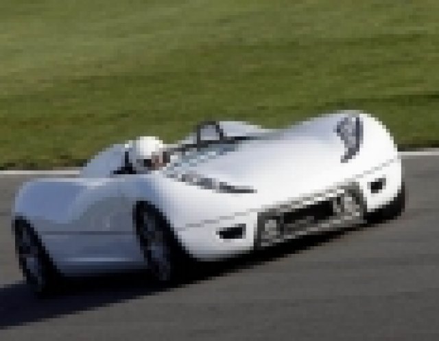 Супер спортен британски модел