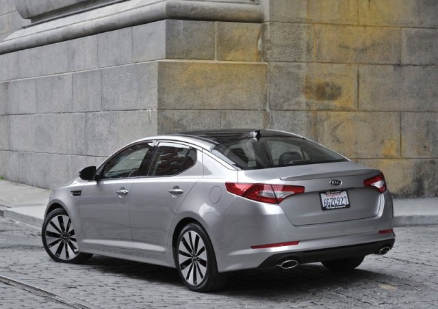 Kia Optima е 