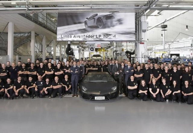 За Lamborghini Aventador криза няма