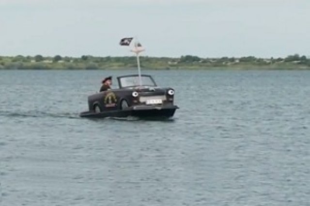 Трабант преплува Дунав