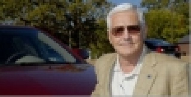 Вицепрезидентът на GM Боб Луц напуска