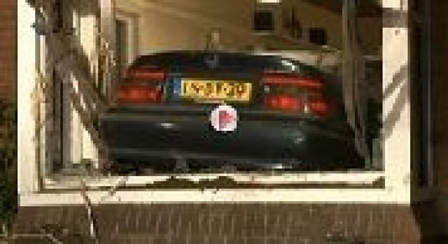 27-годишен атакува родителите си с Calibra