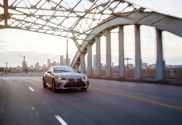 Lexus оборудва и RC с турбо мотор