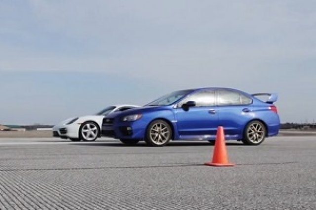 Драг дуел: Cayman срещу WRX STI