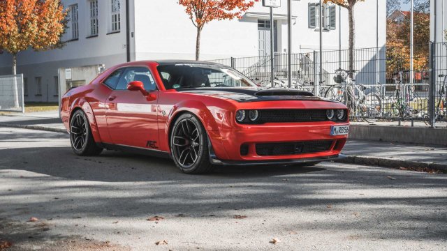 Как ускорява Dodge с мощност 888 коня