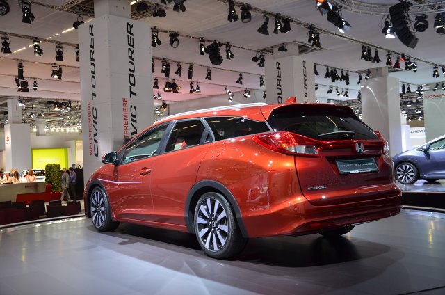 Honda показа комби вместо очакваната Civic Type R