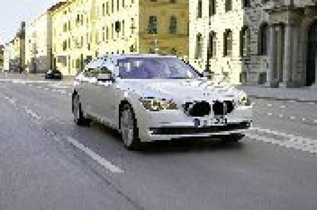 Задигнаха BMW 7 от салона в Детройт