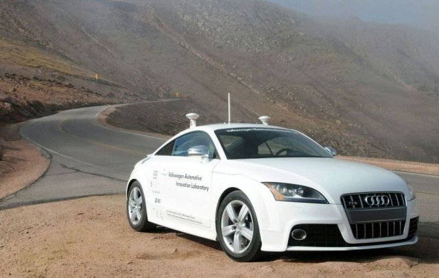 Автомобил-робот разви 190 км/час