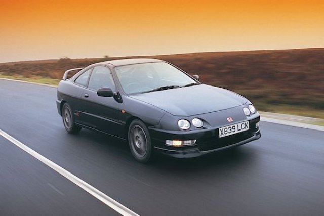 Полицаи сбъркаха звука на Honda Integra с изстрели от “Калашников”