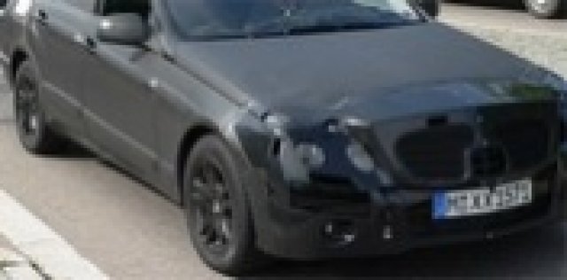 Новото поколение на Mercedes Е-Клас  „хванато” при тестове