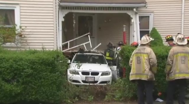 8-годишен влезе в съседска къща с BMW-то на майка си