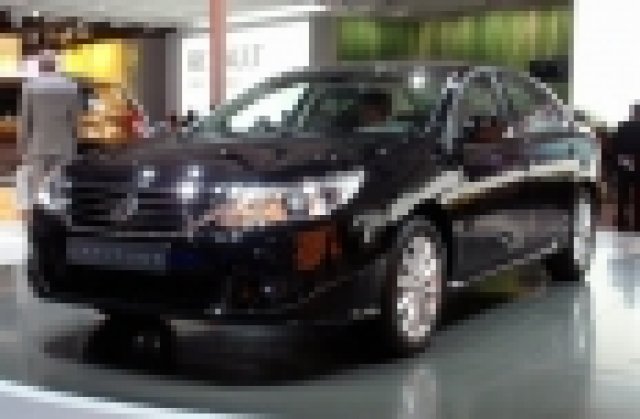 В Москва показаха и Renault Latitude