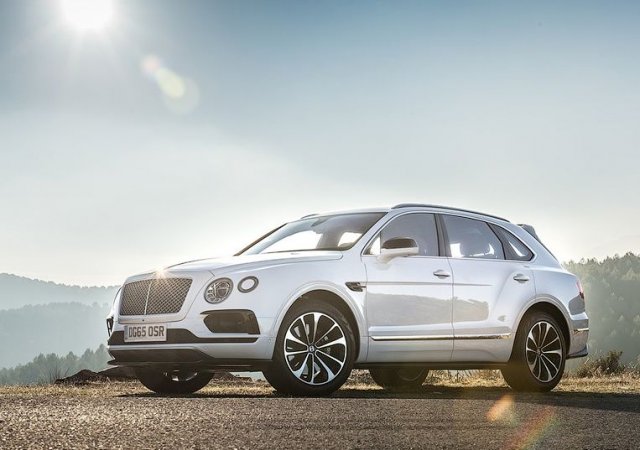 Bentley изтегля Bentayga заради дефекти