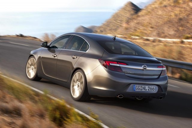 100 000 поръчки за новата Opel Insignia