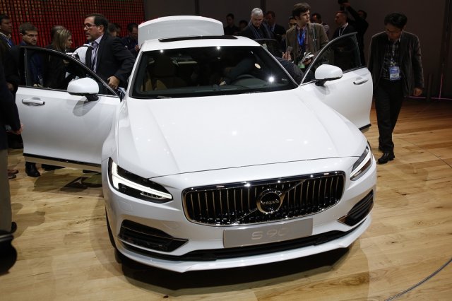 Volvo S90 се появи в Детройт с 410 к.с.