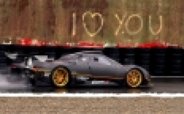 Pagani Zonda R отнесе Ferrari 599XX