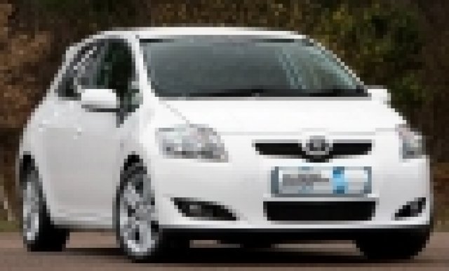 Toyota пуска хибриден Auris още идната година