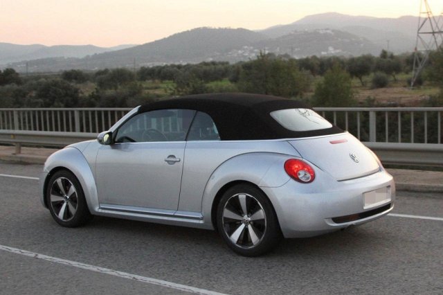 Volkswagen готви Beetle Cabrio
