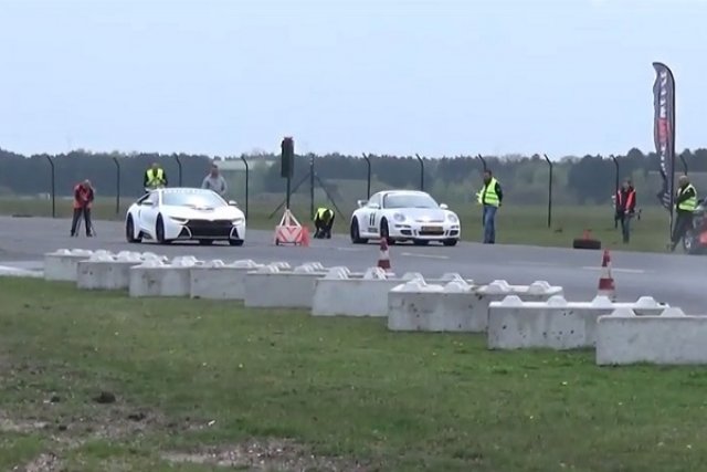 BMW i8 срещу C63 AMG и 911 GT3 RS