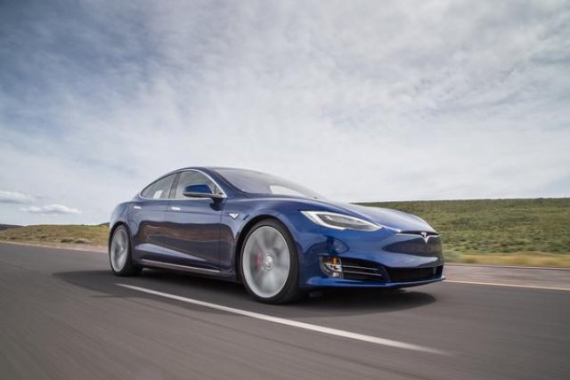 Tesla Model S тръгна на водород