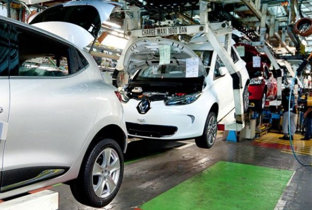 Заводите на Renault подновиха работа след атаката от хакери