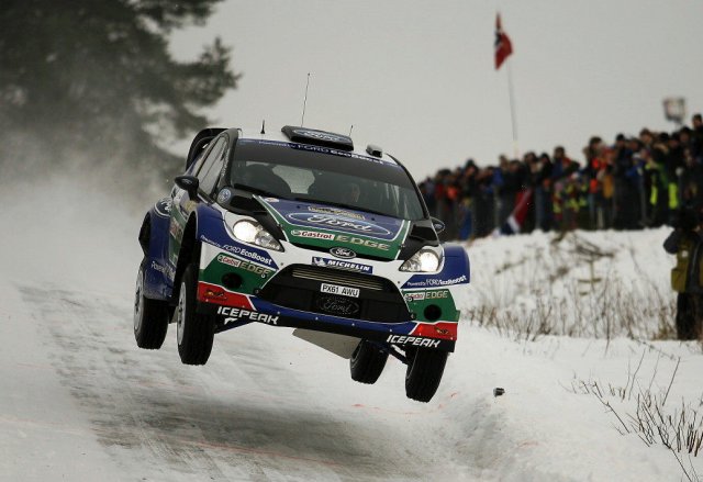 Латвала спечели със спукана гума