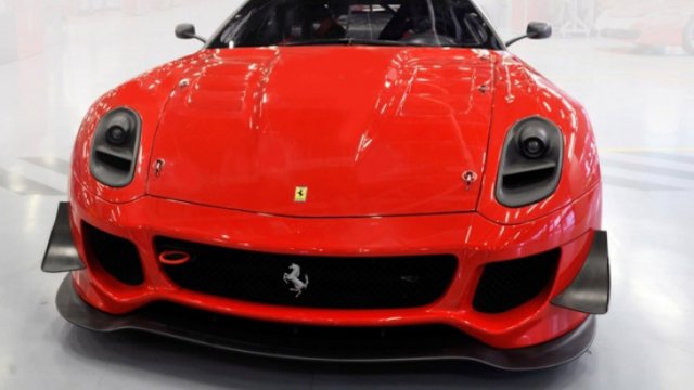 Търг на Ferrari събра над 1.8 млн. евро за жертвите на земетресенията