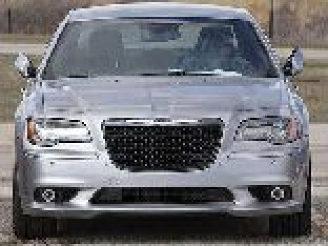 Това е Chrysler 300C SRT-8