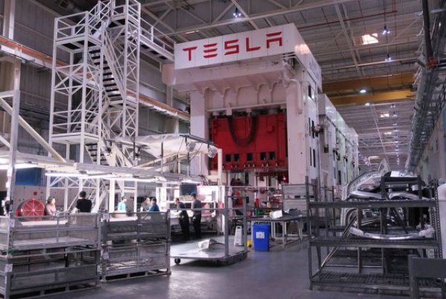Tesla ще прави по 500 000 коли на година в Китай