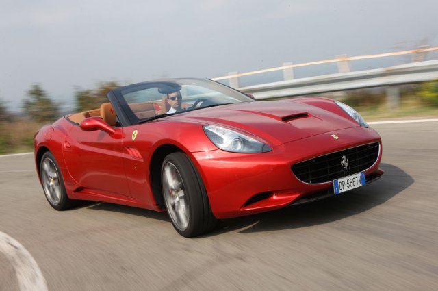 Ferrari California ще получи по-малък двигател 