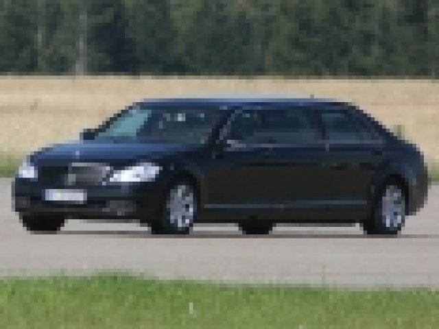 Mercedes обновява Pullman
