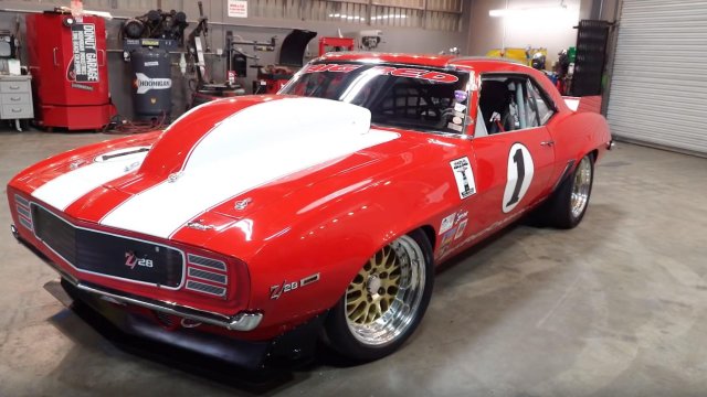 Легендарното Big Red Camaro (ВИДЕО)