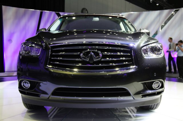 Infiniti показа 7-местен SUV