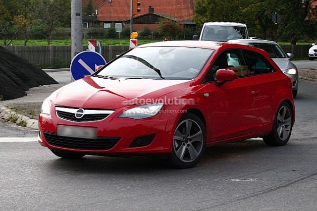 Новият Seat Leon се преструва на Opel Astra