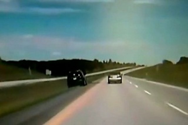 Внезапно ускорил автомобил за малко не отне живота на жена