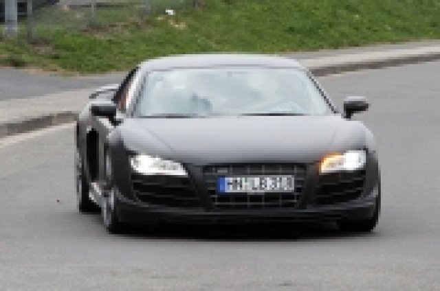 Нова по-мощна версия на Audi R8