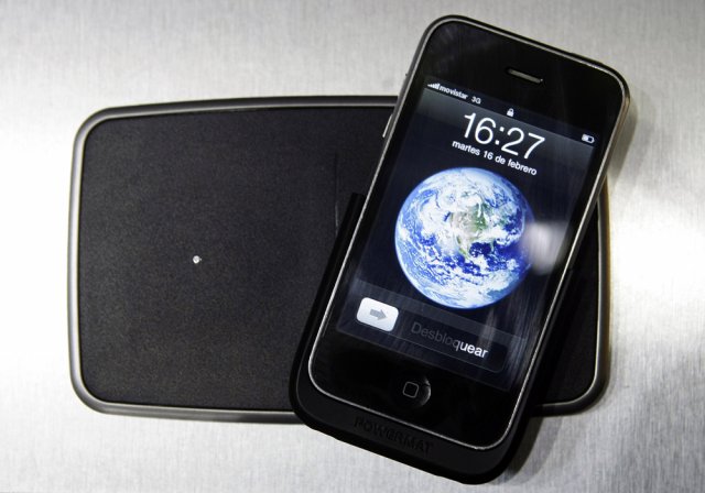 GM пуска безжично зареждане за смартфон 