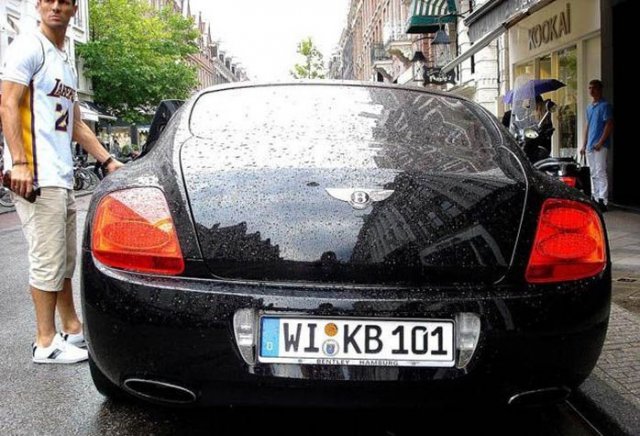 Какво карат звездите на Евро 2012?