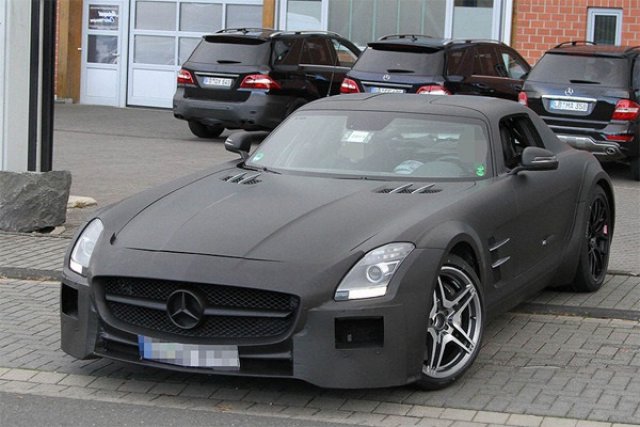 Mercedes-Benz готви два нови SLS AMG